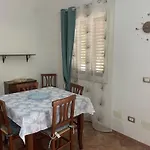 La Casa Degli Enzi 아파트 *